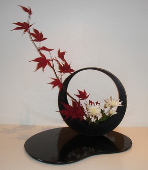 Ikebana Anfängerkurs – Einführung in die Kunst des kontemplativen Blumenarrangierens